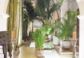 A corridor with potted plants and a decorative railing. - Hotel Casa Lola Deluxe Gallery (Cartagena)