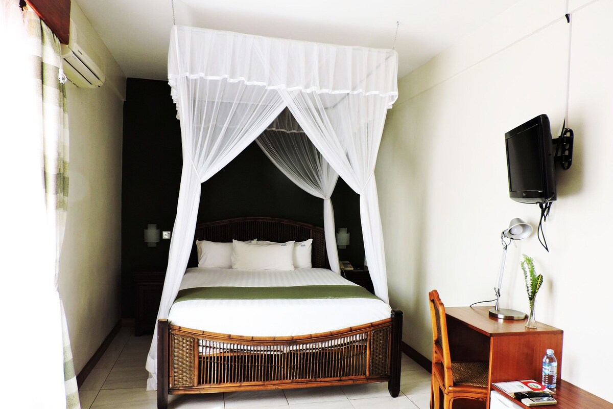 In-room safe, desk, laptop workspace, WiFi (free)