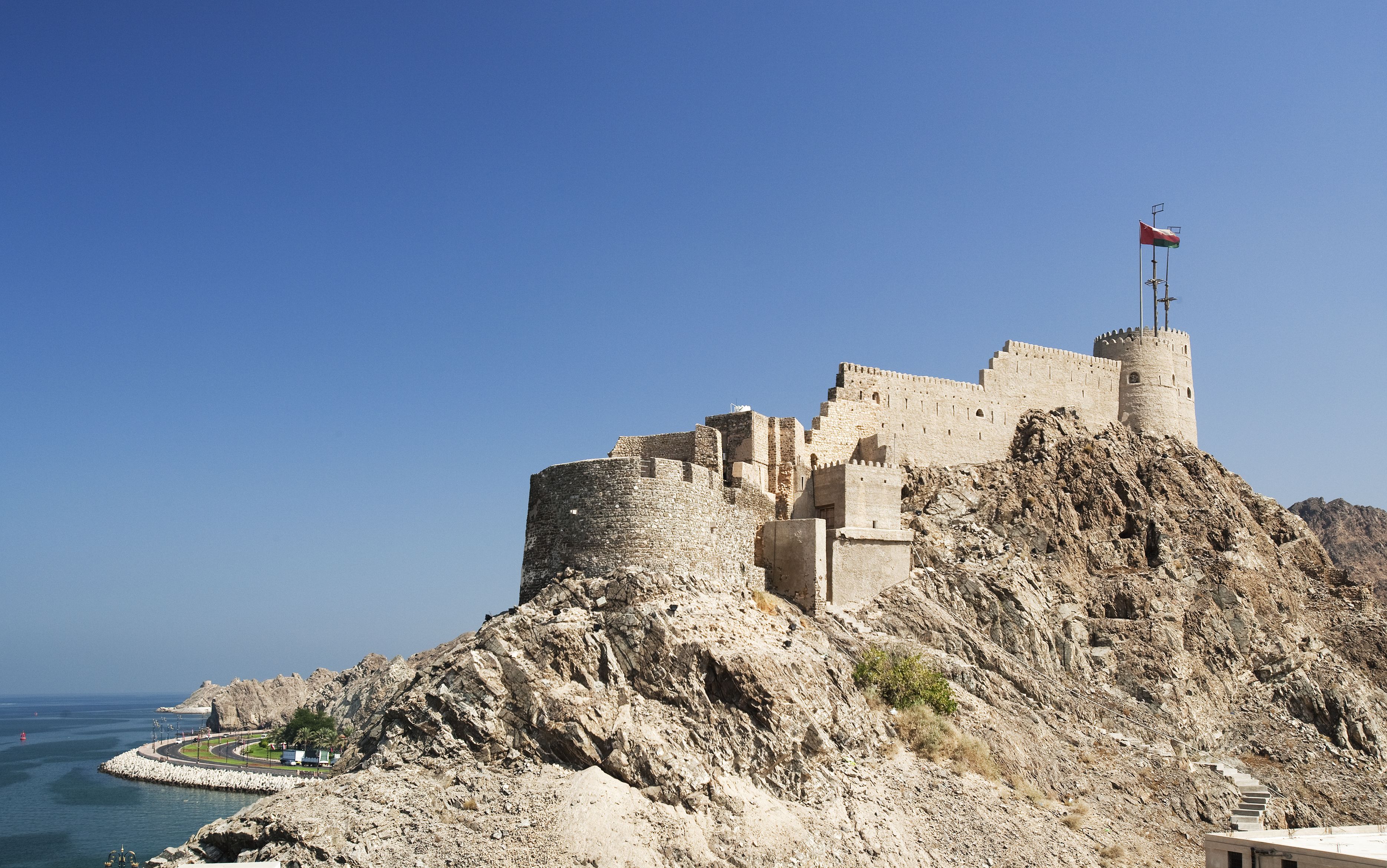 Huone, 1 parisänky ja vuodesohva (Privilege) | Ylelliset vuodevaatteet, minibaari, tallelokero huoneessa, työpöytä