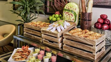 Desayuno buffet (OMR 5.5 por persona)