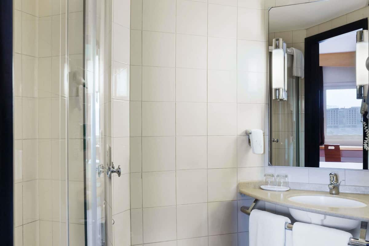 Premium Room | Premium bedding, minibar, in-room safe, desk
