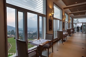 Café - Sinclairs Retreat Ooty (Ootacamund)