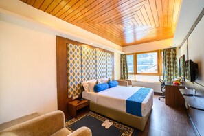 Family Room | 1 bedroom, premium bedding, in-room safe, desk