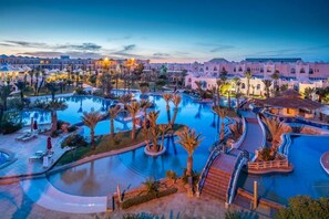 Indoor pool, outdoor pool, pool umbrellas, sun loungers - Hasdrubal Prestige Thalassa & Spa Djerba (Mezraia)