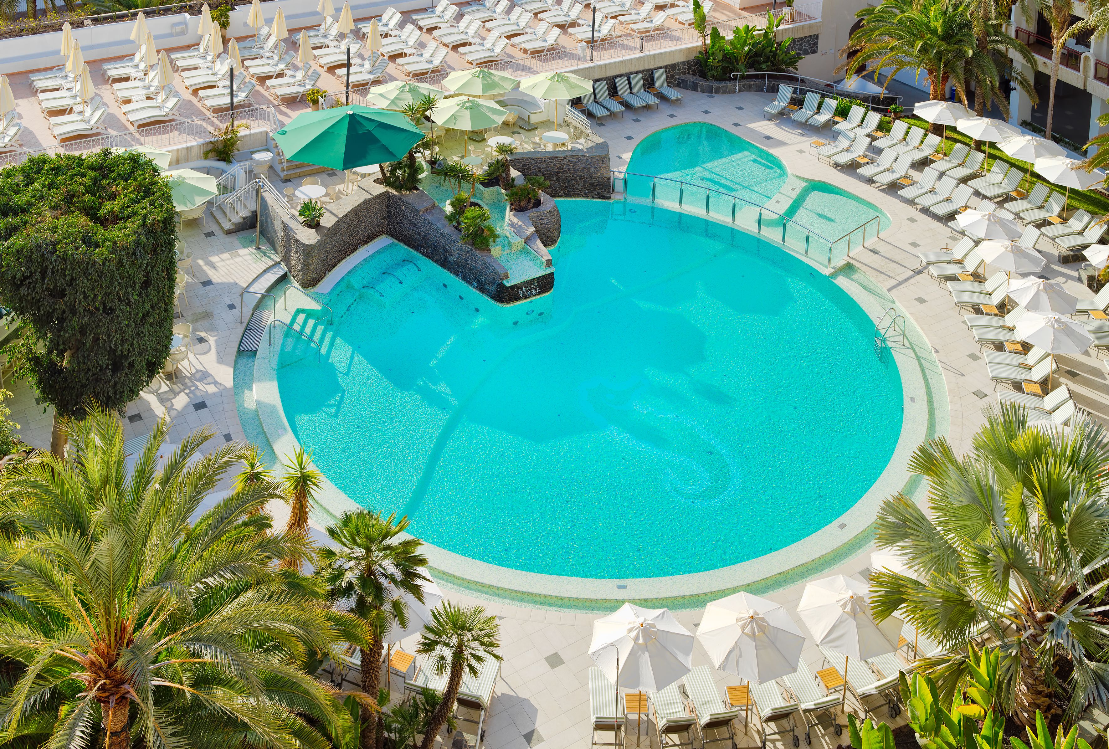 outdoor pool, pool loungers