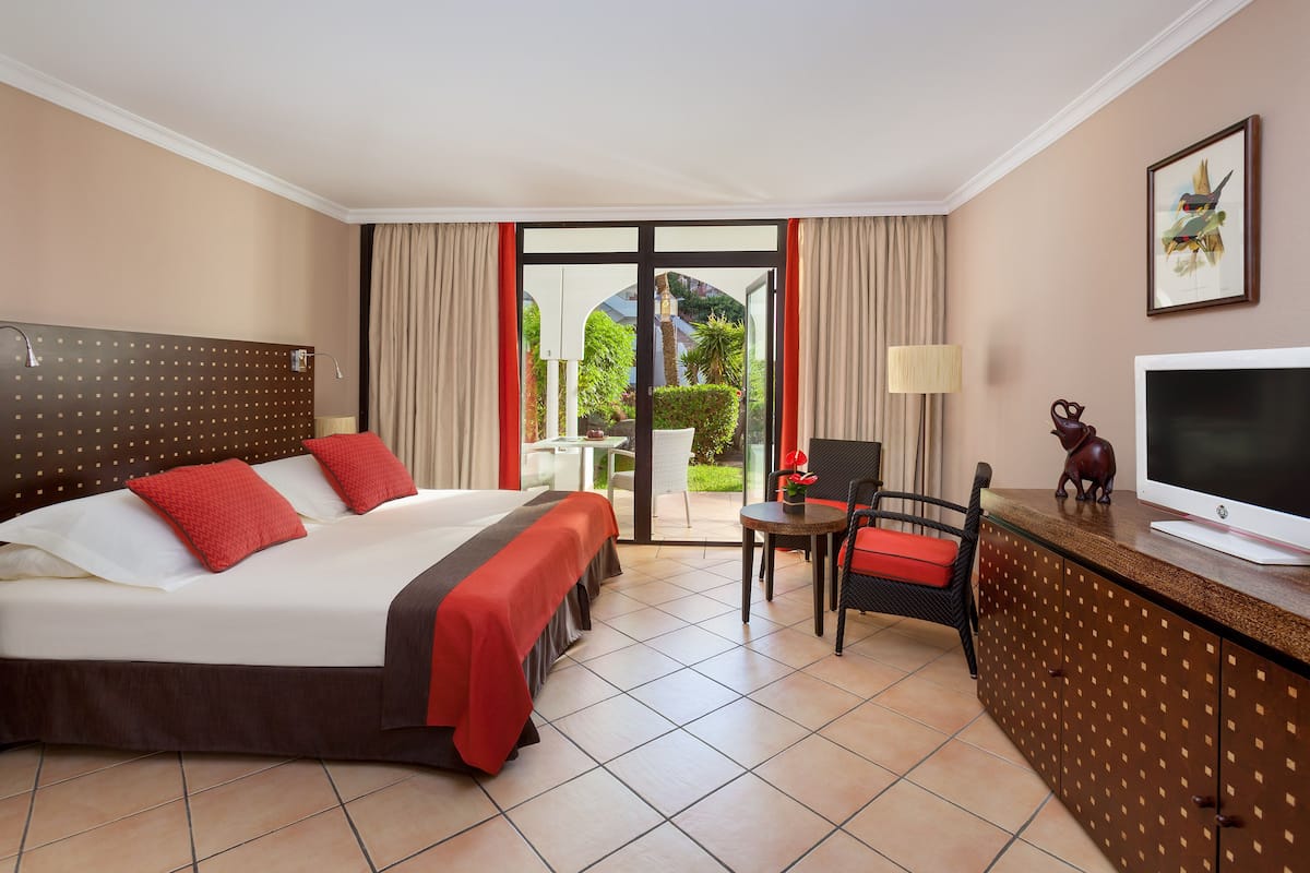 Minibar, escritorio, wifi gratis y ropa de cama