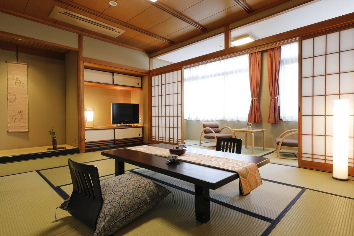 Kamar bergaya Jepang, Bebas Asap Rokok, pemandangan kota (10 Tatami-mats) | Brankas, tirai kedap cahaya, Wi-Fi gratis, dan didekorasi berbeda-beda