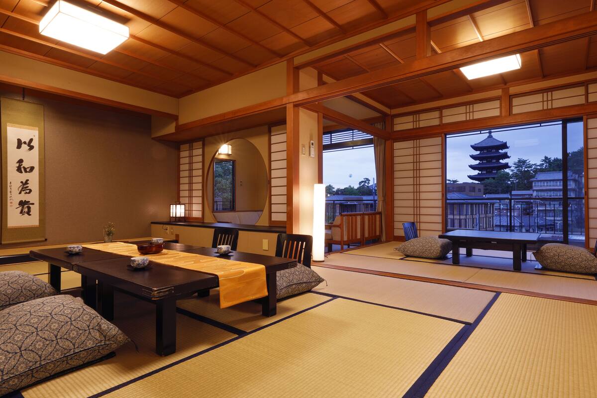 Kamar bergaya Jepang, Bebas Asap Rokok (12 Tatami-mats, Temple View) | Brankas, tirai kedap cahaya, Wi-Fi gratis, dan didekorasi berbeda-beda