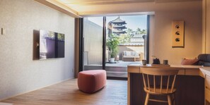Junior Suite with Private Balcony - Temple View, Non Smoking | In-room safe, individually decorated, individually furnished - Asukasou (Nara)