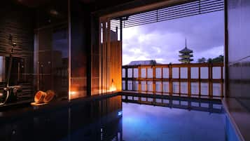 室内 SPA 浴缸