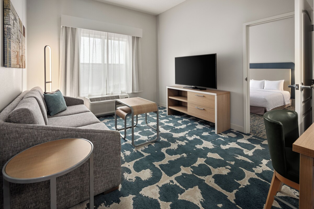 Suite, 1 King Bed, Accessible, Bathtub (Mobility & Hearing) | Premium bedding, down duvets, pillow-top beds, desk