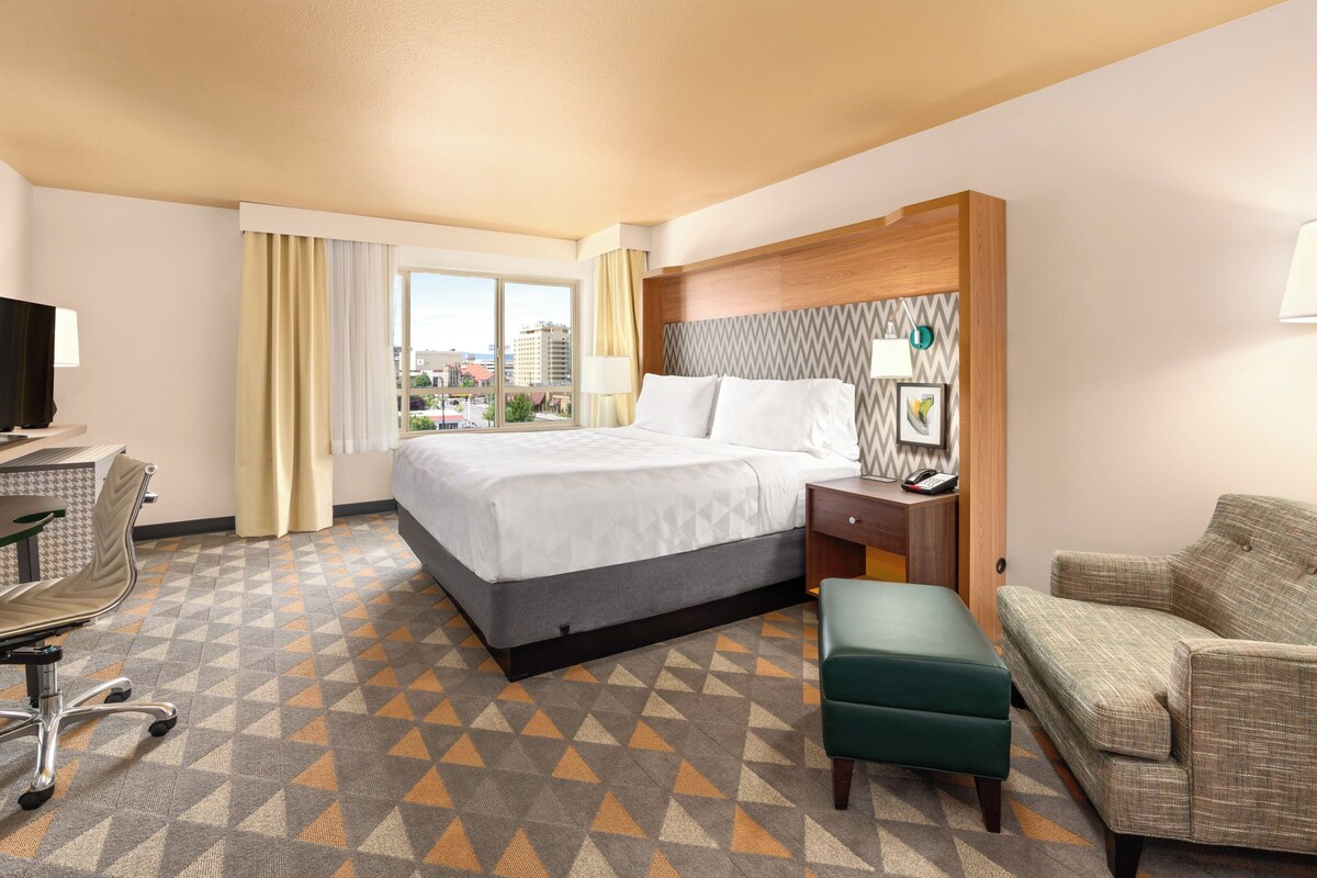 Premium Room, 1 King Bed, Jetted Tub | Premium bedding, desk, laptop workspace, blackout curtains