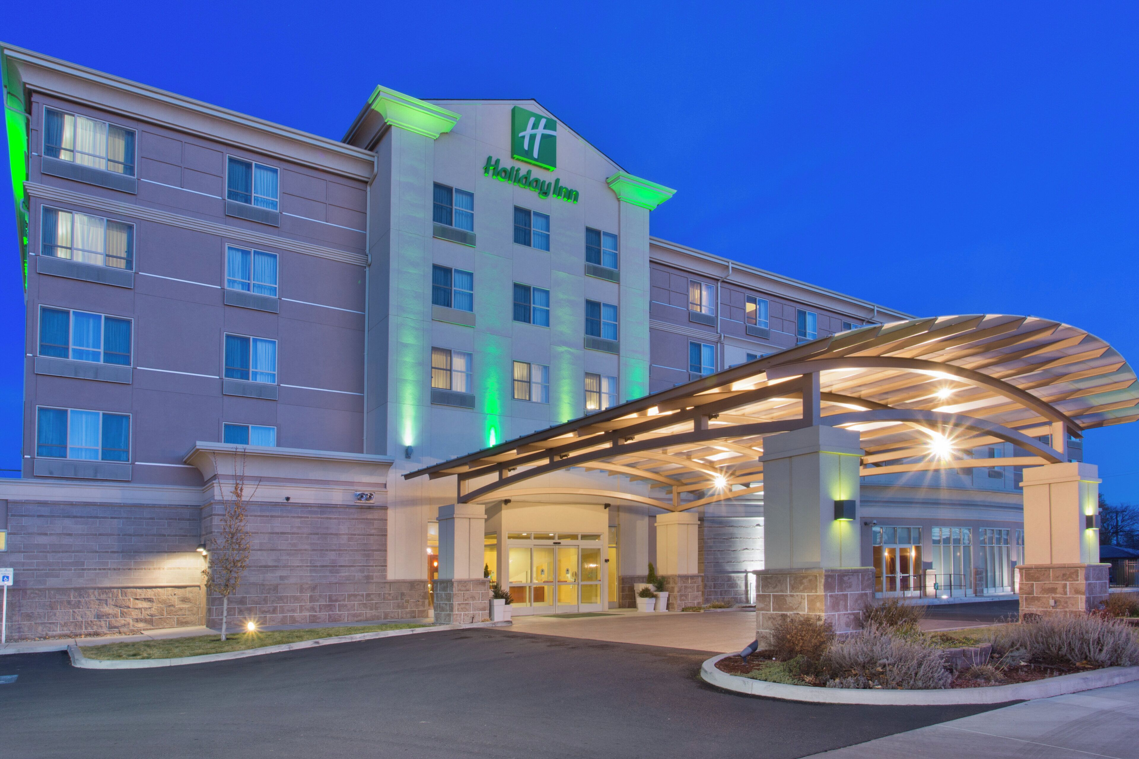 A Holiday Inn Express hotel with a covered entrance and multiple floors.