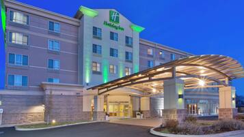 A Holiday Inn Express hotel with a covered entrance and multiple floors.