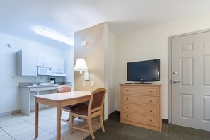 Desk, soundproofing, iron/ironing board, free cribs/infant beds - Studio 6 Lafayette, LA - Broussard (Lafayette)