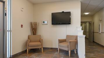 Coin salon dans le hall