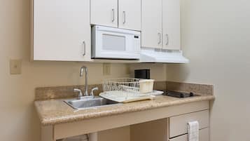 大型雪櫃/冰箱、微波爐、咖啡機/沖茶器