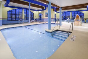 2 개의 실내 수영장