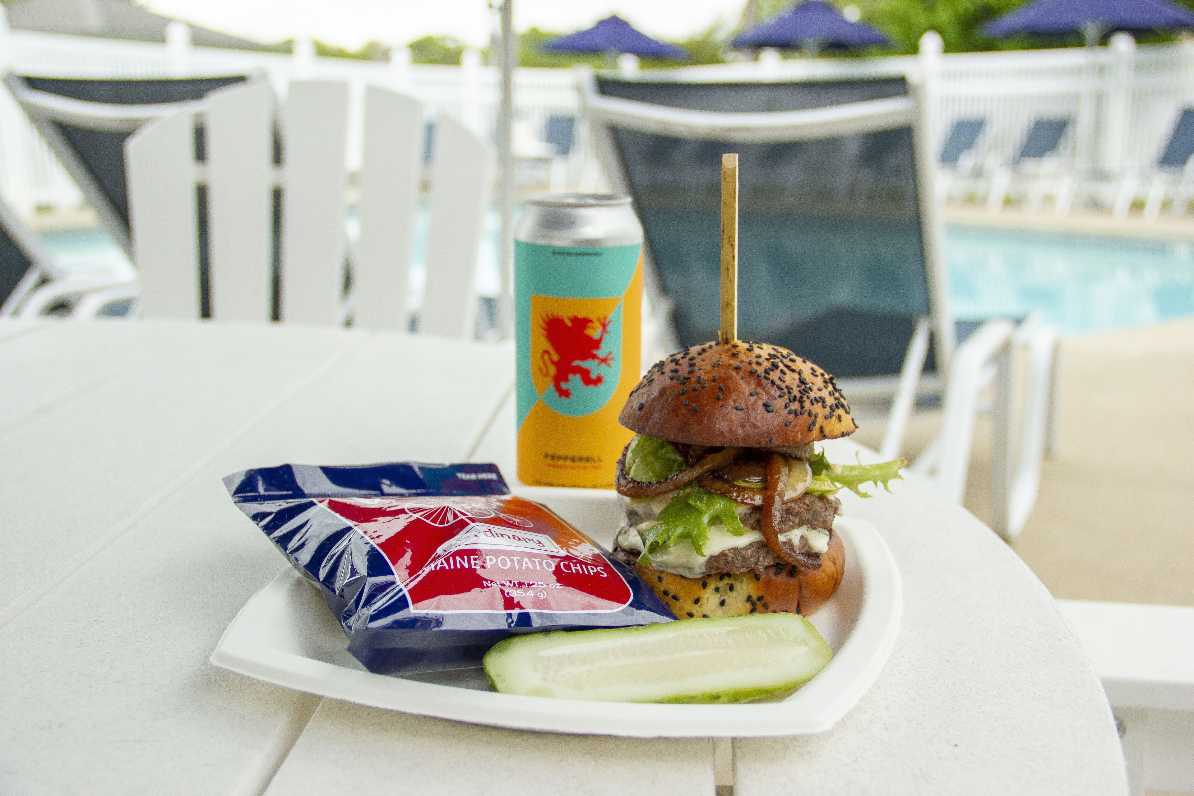 2 restaurants, lunch served