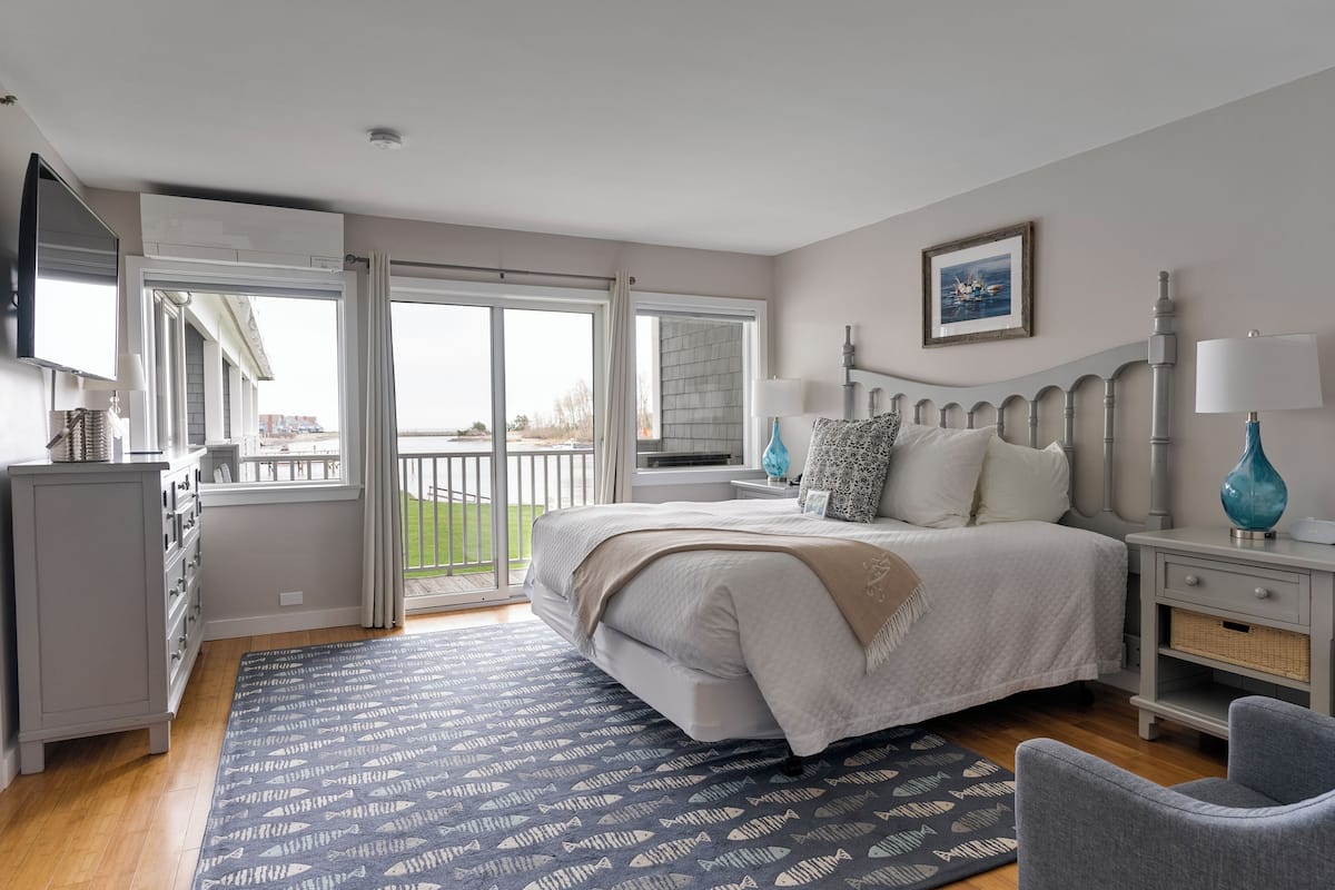 Portside King with Two Twins | 1 bedroom, individually decorated, individually furnished