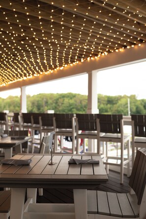 2 restaurants, lunch served - Nonantum Resort (Kennebunkport)