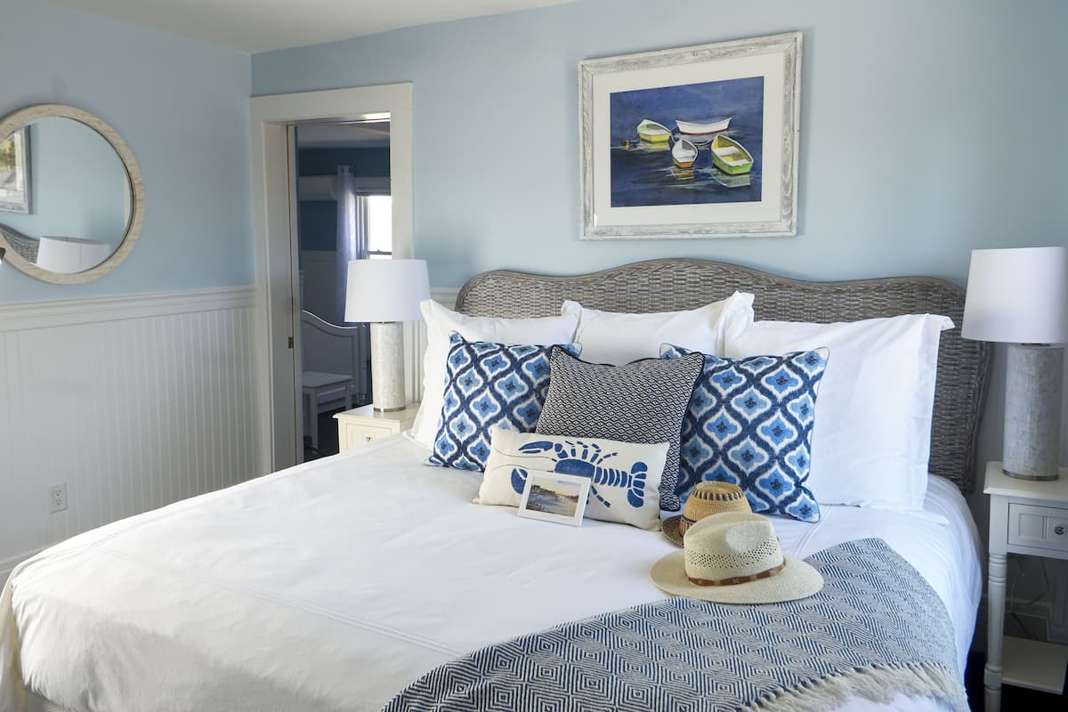 Carriage House King with Four Twins | 1 bedroom, individually decorated, individually furnished