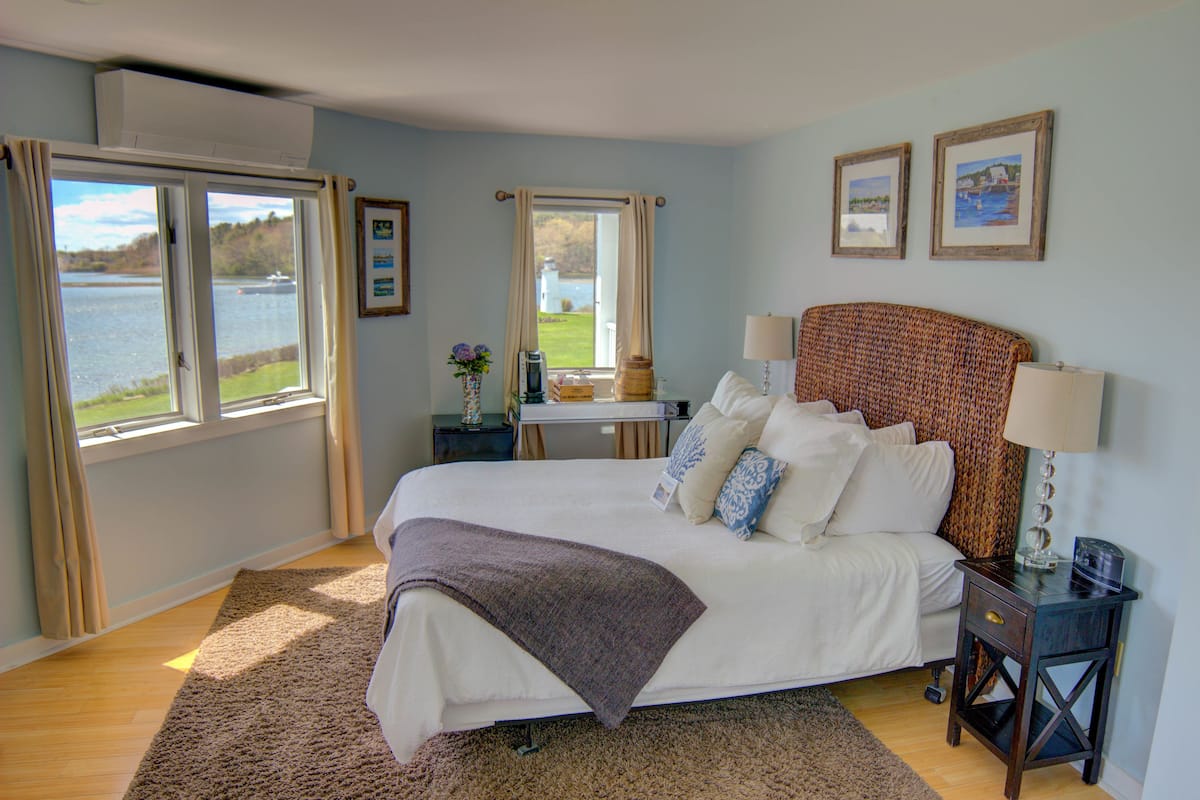 Portside Queen Water View | 1 bedroom, individually decorated, individually furnished