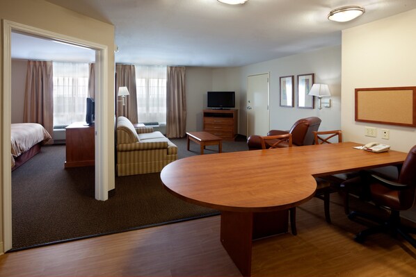 Desk, iron/ironing board, rollaway beds, free WiFi - Candlewood Suites San Antonio NW Near Seaworld by IHG (San Antonio)