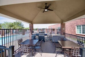 BBQ/picnic Area - Candlewood Suites San Antonio NW Near Seaworld by IHG (San Antonio)