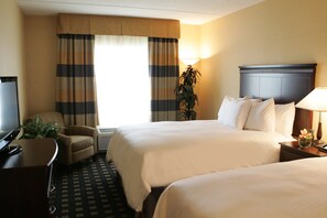 Premium bedding, down duvets, pillow-top beds, in-room safe - Homewood Suites by Hilton Toronto Airport Corporate Centre (Toronto)