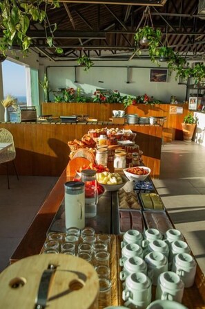 Daily continental breakfast (BRL 20000 per person)