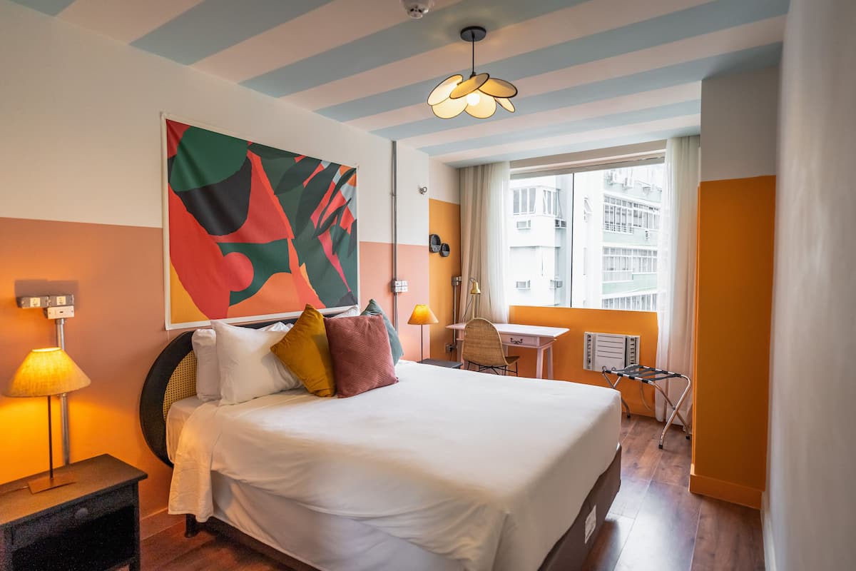 Desk, free WiFi, bed sheets