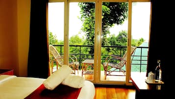 Super Deluxe Cottage | Premium bedding, down duvets, pillow-top beds, desk