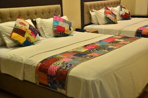 Kamar Keluarga | Seprai premium, tempat tidur Select Comfort, dan didekorasi berbeda-beda