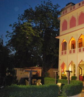 Front of property – evening/night - Hotel H R Palace (Jaipur)