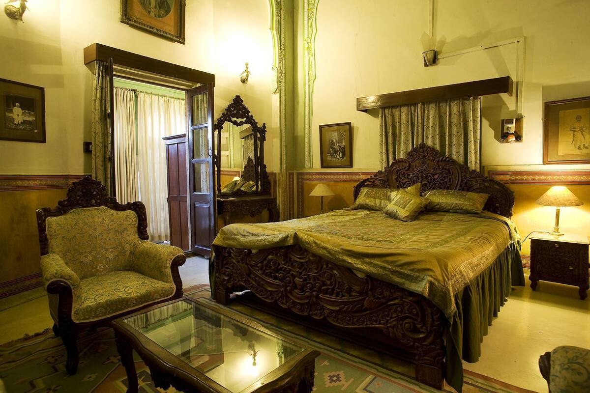 Phòng Royal | Bộ đồ giường cao cấp, két bảo mật tại phòng, trang trí khác biệt