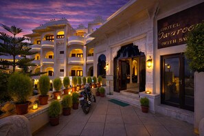 Front of property - Swaroop Vilas - Lake Facing Boutique Hotel (Udaipur)