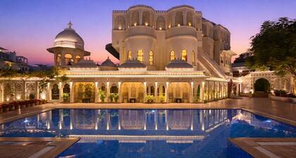 Swaroop Vilas - Lake Facing Boutique Hotel