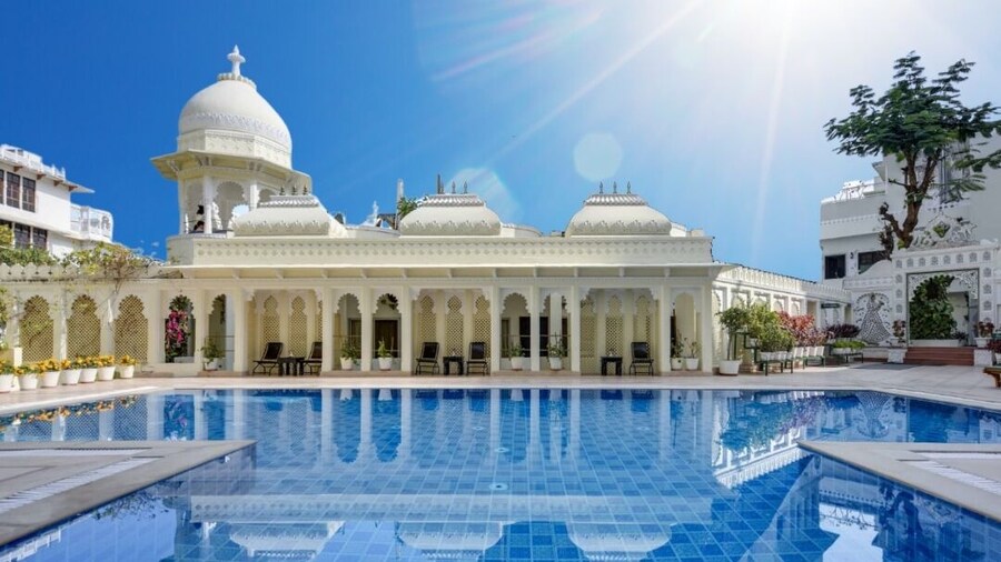 Swaroop Vilas - Lake Facing Boutique Hotel