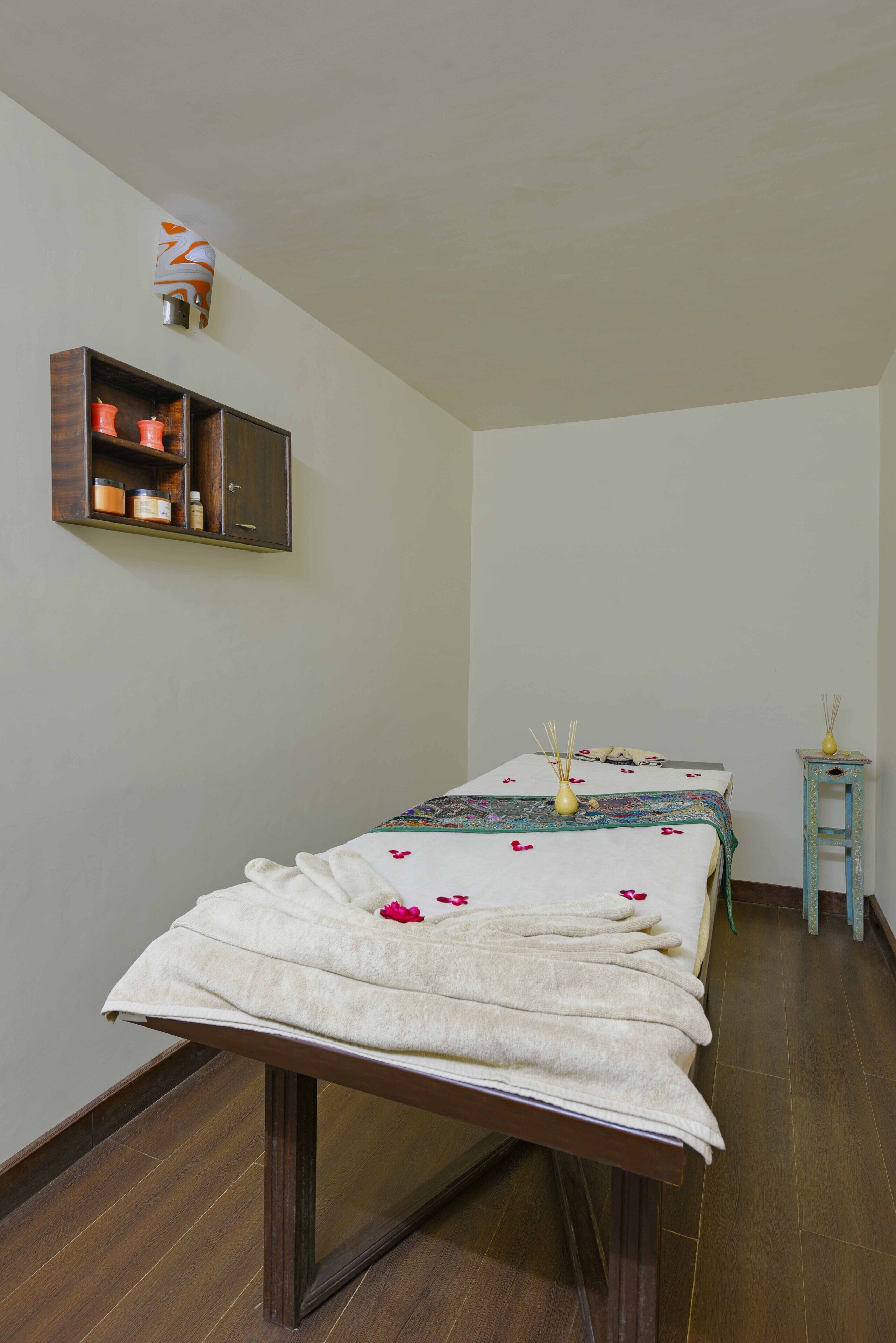 Parihoitohuone(ita), sauna, höyrysauna, kuumakivihierontaa