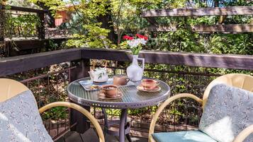 The Live Oak, 1 Queen Bed, ADA Accessible, Private Bathroom | Terrace/patio