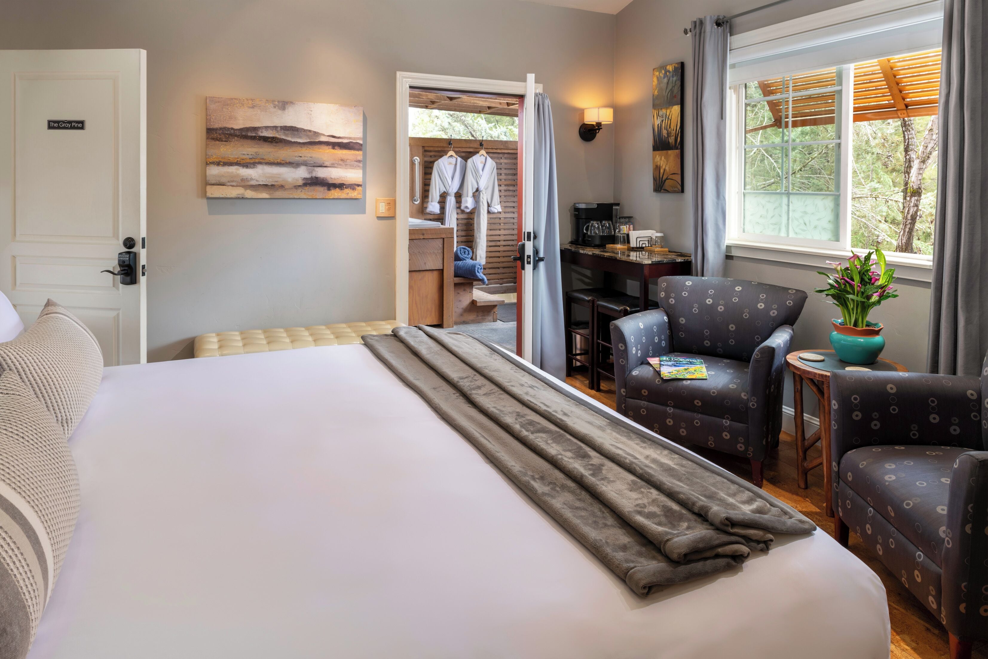 The Gray Pine, 1 King Bed, Private Bathroom, Mountain View | Egyptian cotton sheets, premium bedding, pillow-top beds