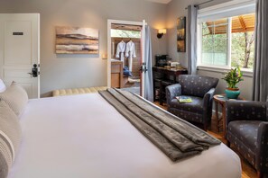 The Gray Pine, 1 King Bed, Private Bathroom, Mountain View | Egyptian cotton sheets, premium bedding, pillowtop beds - Eden Vale Inn (Placerville)