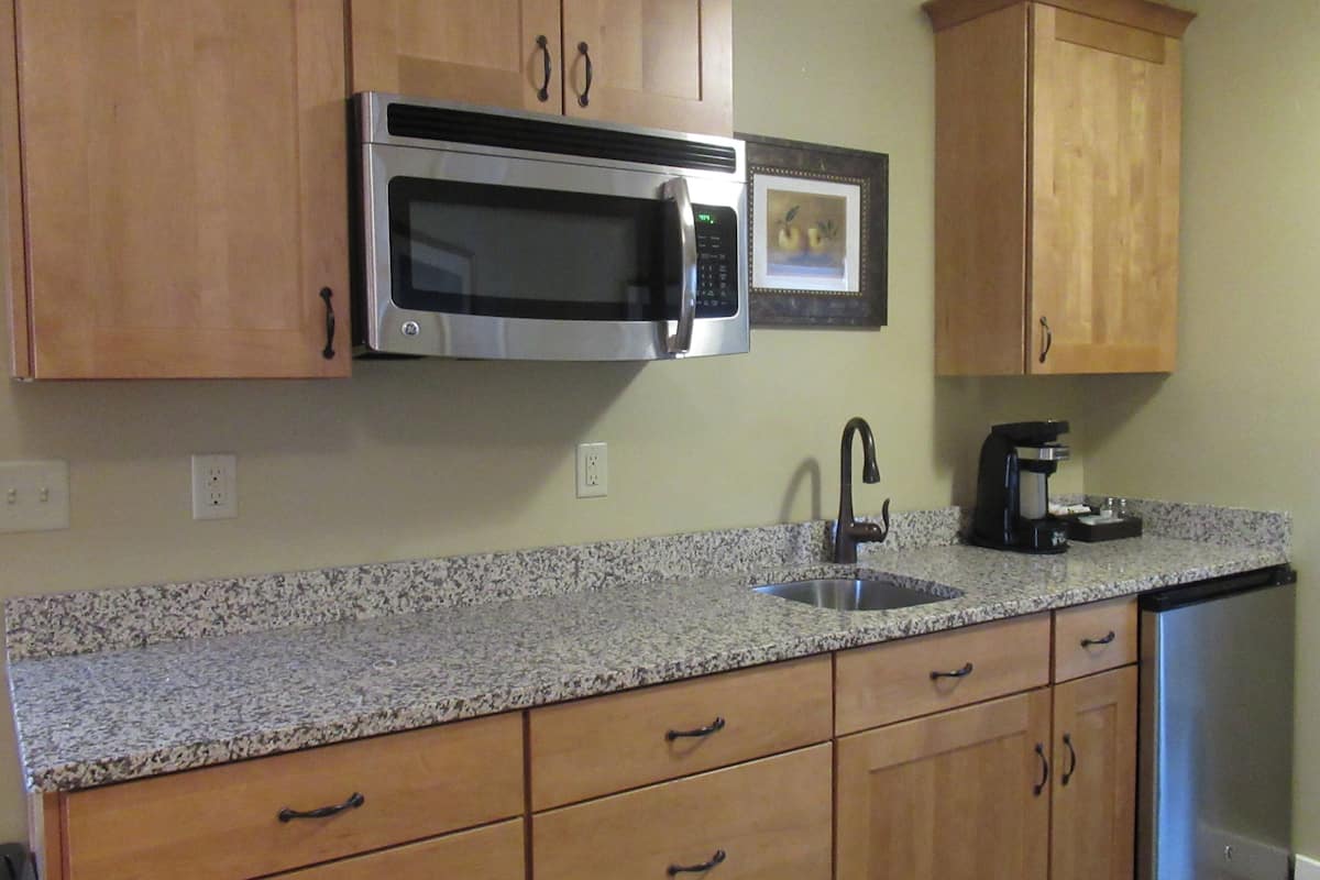 two bedroom apartment | 1 bedroom, premium bedding, iron/ironing board, free wifi