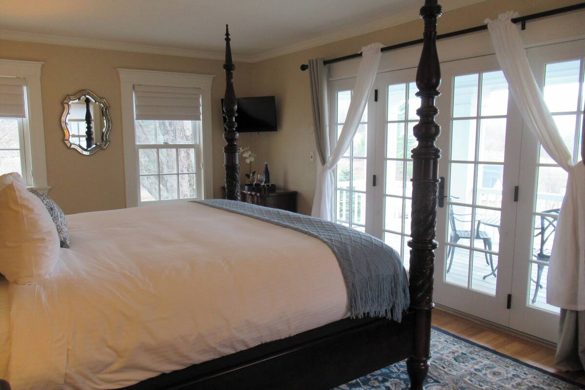 junior suite | 1 bedroom, premium bedding, iron/ironing board, free wifi