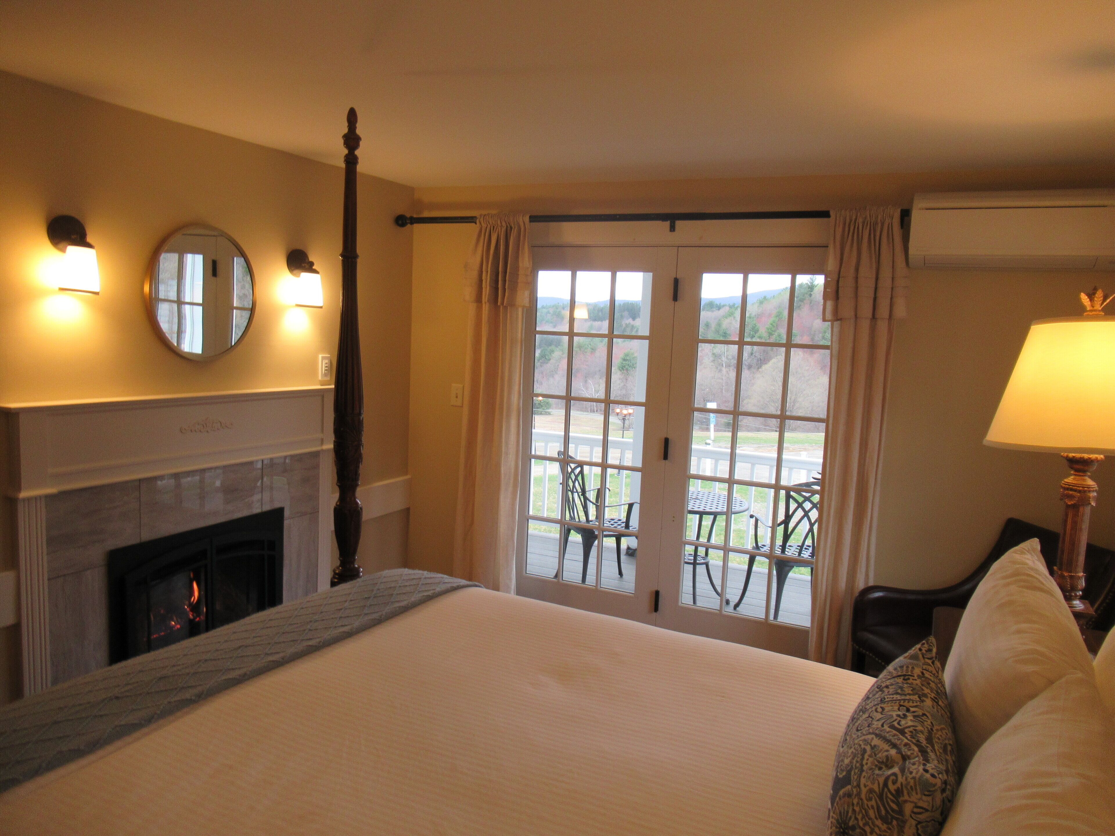 deluxe queen | 1 bedroom, premium bedding, iron/ironing board, free wifi