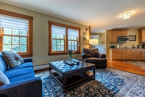 Two Bedroom Apartment - The White House Inn (Wilmington)