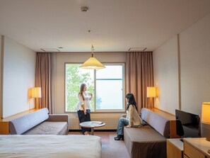 ตู้นิรภัยในห้องพัก, โต๊ะทำงาน, ผ้าม่านกันแสง, Wi-Fi ฟรี
