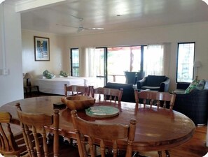 House, 3 Bedrooms, Balcony, Beach View | In-room dining - Raina Holiday Accommodation (Rarotonga)