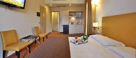 Allergikerbettwaren, Daunenbettdecken, Minibar, Zimmersafe